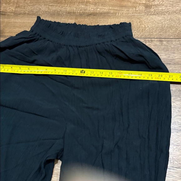 Gauzy Pants - Medium. Black. Lace trim at bottom. American Eagle - Picture 6 of 8